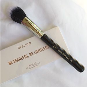 New! Sigma F15 blush or powder brush